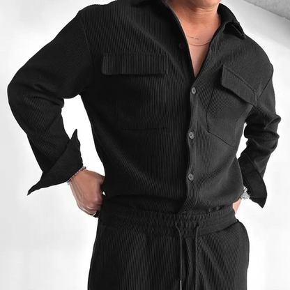 Stylish men's ribbed shirt with an oversized, relaxed fit. Ideal for versatile casual wear.