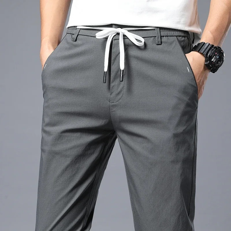 Men's versatile slim fit comfort pants, suitable for both business casual and relaxed everyday fashion.