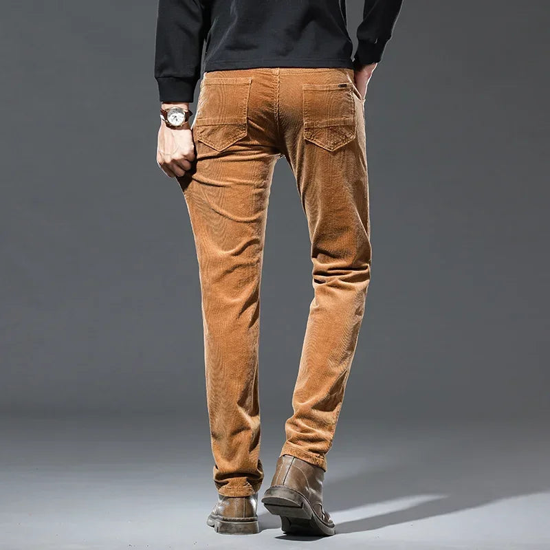 Comfortable men's straight fit trousers, perfect for everyday versatile wear.