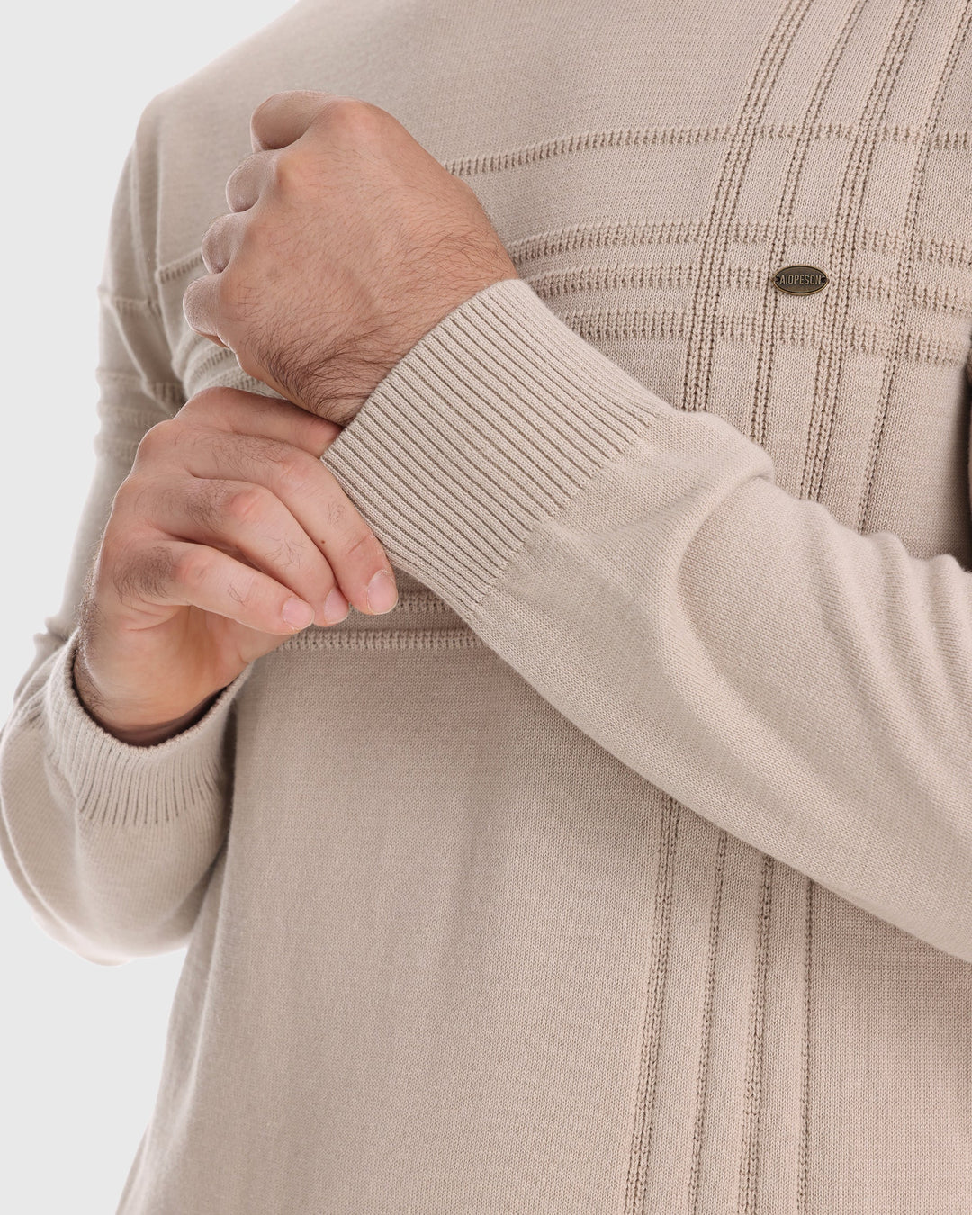 Men's casual textured crew neck, a timeless piece for everyday ensembles.
