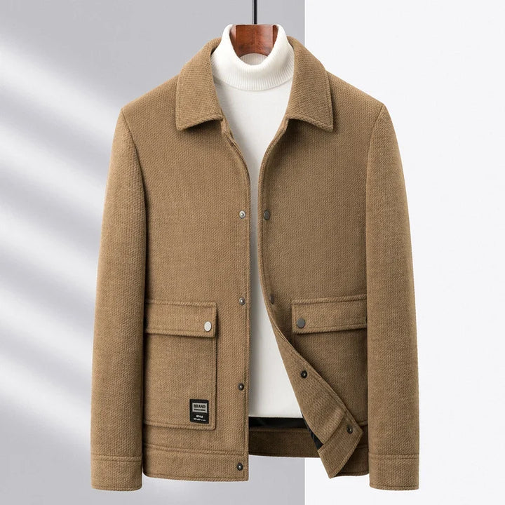 Stylish men's urban jacket, a modern casual outerwear piece. Versatile for everyday wear in spring or fall, ensuring comfort.