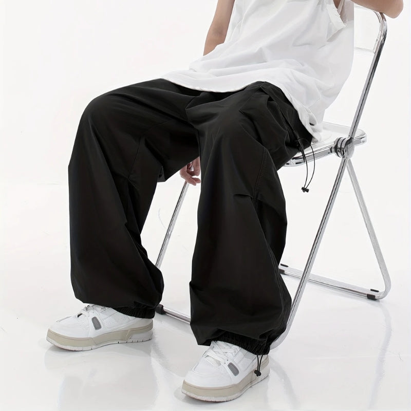 Comfortable men's wide-leg utility pants, ideal for streetwear and casual wear.
