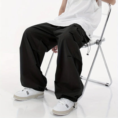 Comfortable men's wide-leg utility pants, ideal for streetwear and casual wear.