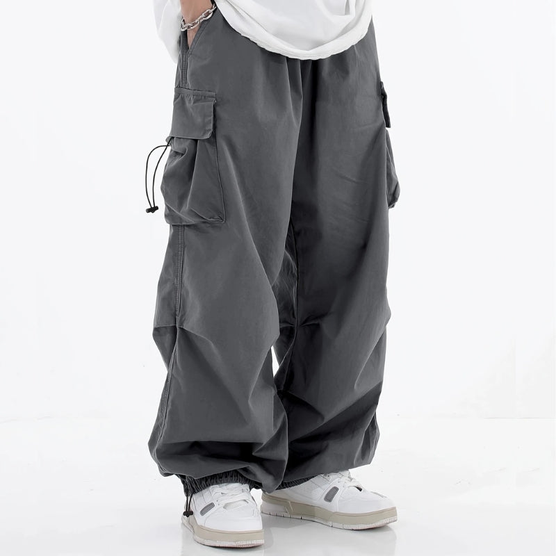 Stylish men's wide-leg cargo pants, offering urban style with a tapered fit.