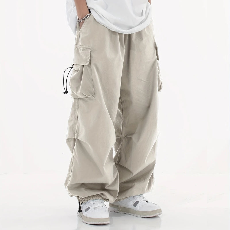 Versatile men's wide-leg cargo pants, essential for streetwear and comfortable daily wear.