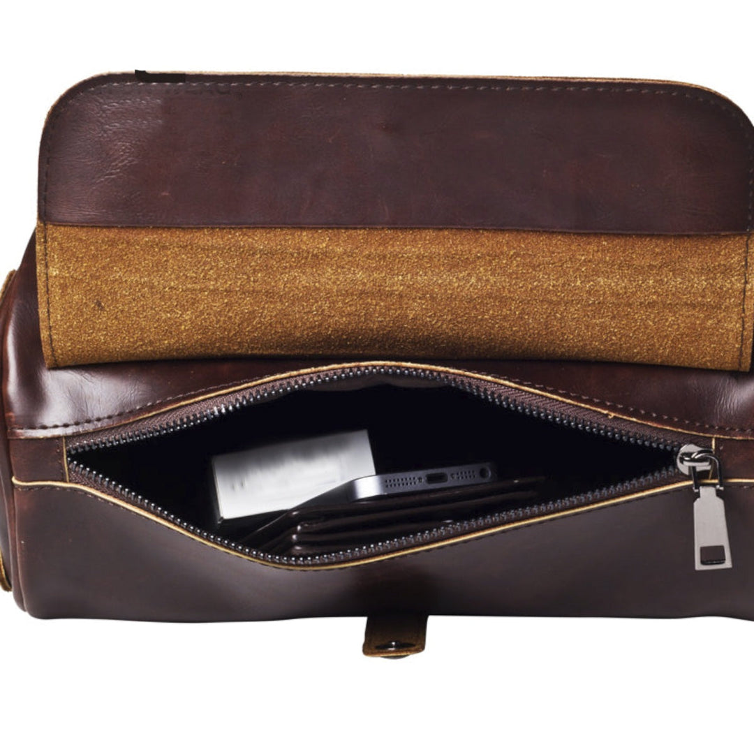 Unique barrel-shaped men's vintage shoulder bag. Durable PU leather cross-body, stylish travel accessory.