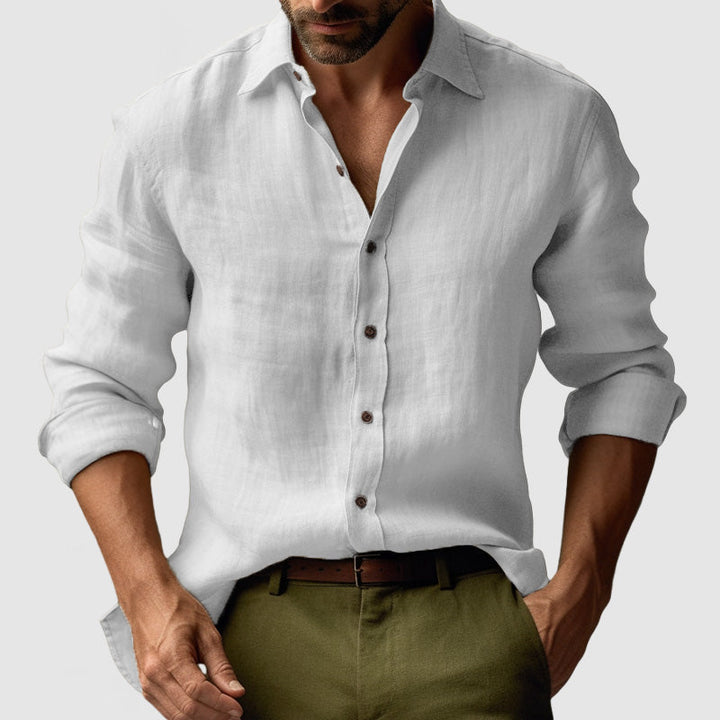 Stylish men's vintage long-sleeve button-up shirt. Creates a smart-casual look, comfortable everyday fashion.