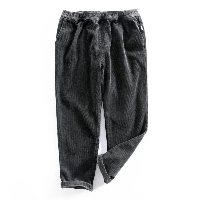 Green men's vintage style stretch casual pants, comfortable and relaxed fit. Ideal for everyday versatile wear.