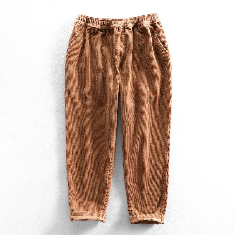 Men's black vintage style casual pants, comfortable relaxed fit with stretch. Versatile for everyday classic wear.