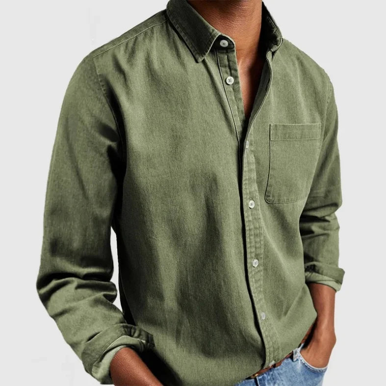 Versatile men's chambray shirt, long sleeve, vintage style button-up, ideal for relaxed casual outfits.