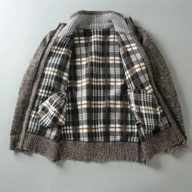 Functional men's warm Cumberland jacket, an essential piece for cold weather outerwear.