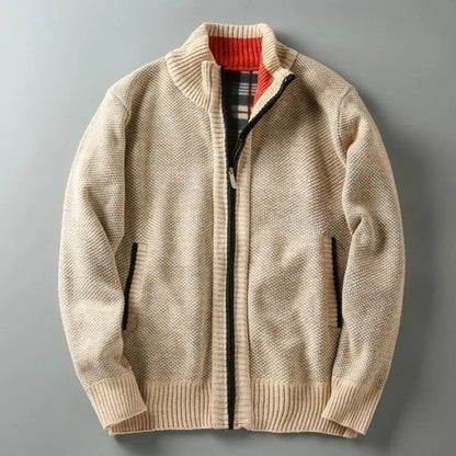 Versatile men's Cumberland winter jacket, warm and perfect for any outdoor setting.