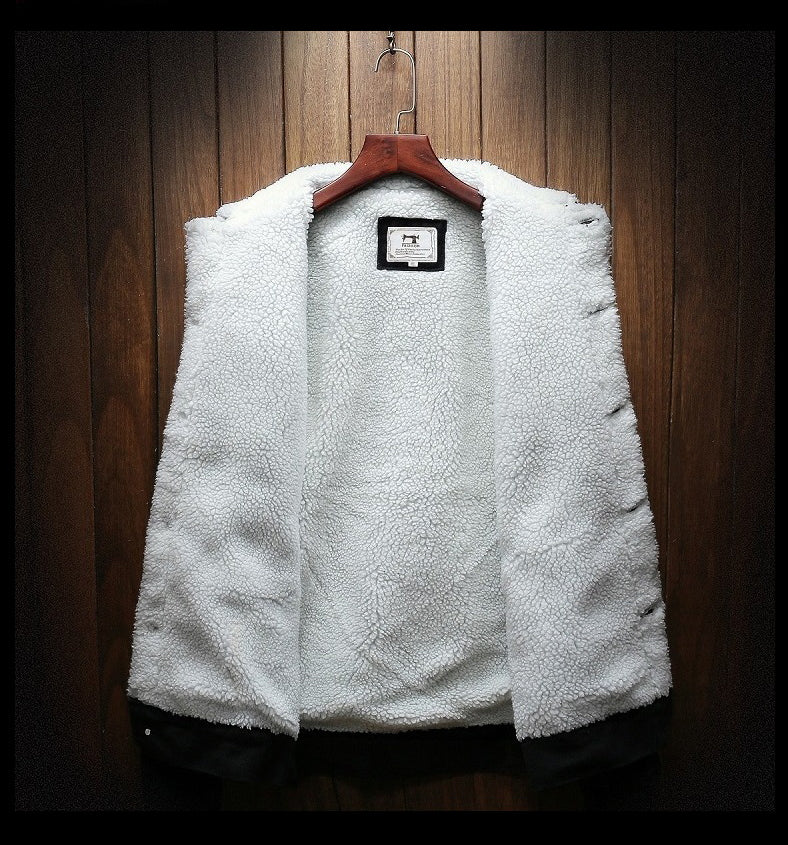 Warm fleece-lined men's denim jacket, retro style for fall & winter. Comfortable, casual outerwear choice.