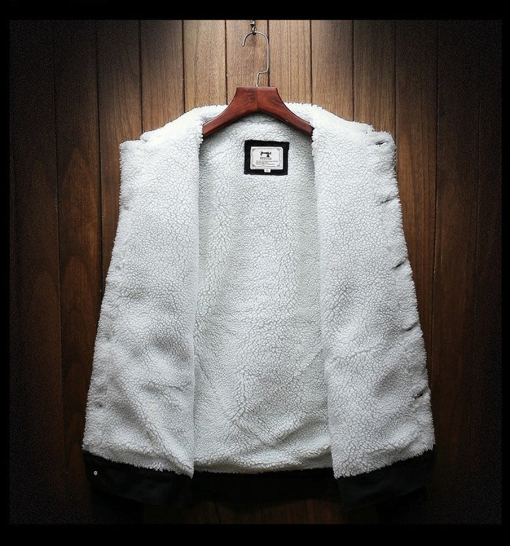 Warm fleece-lined men's denim jacket, retro style for fall & winter. Comfortable, casual outerwear choice.