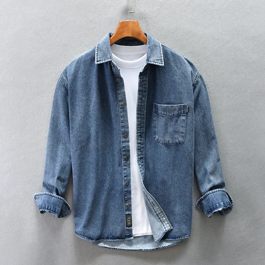 Men's washed button-up shirt in a relaxed fit, perfect for casual wear. Features long sleeves and a chest pocket.