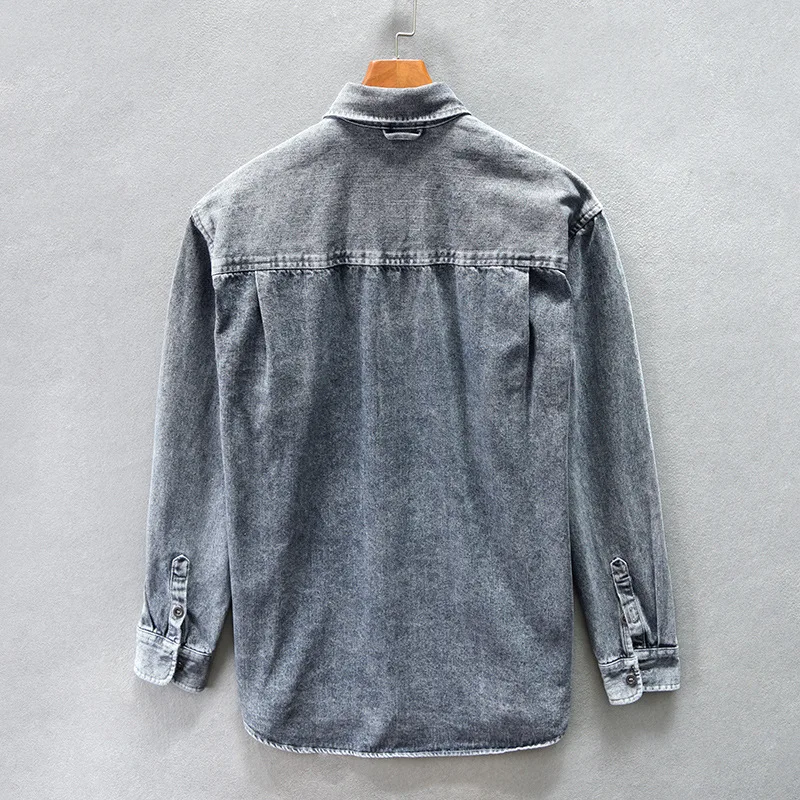 Casual men's washed button-up shirt with a relaxed fit and long sleeves, great for relaxed everyday style.