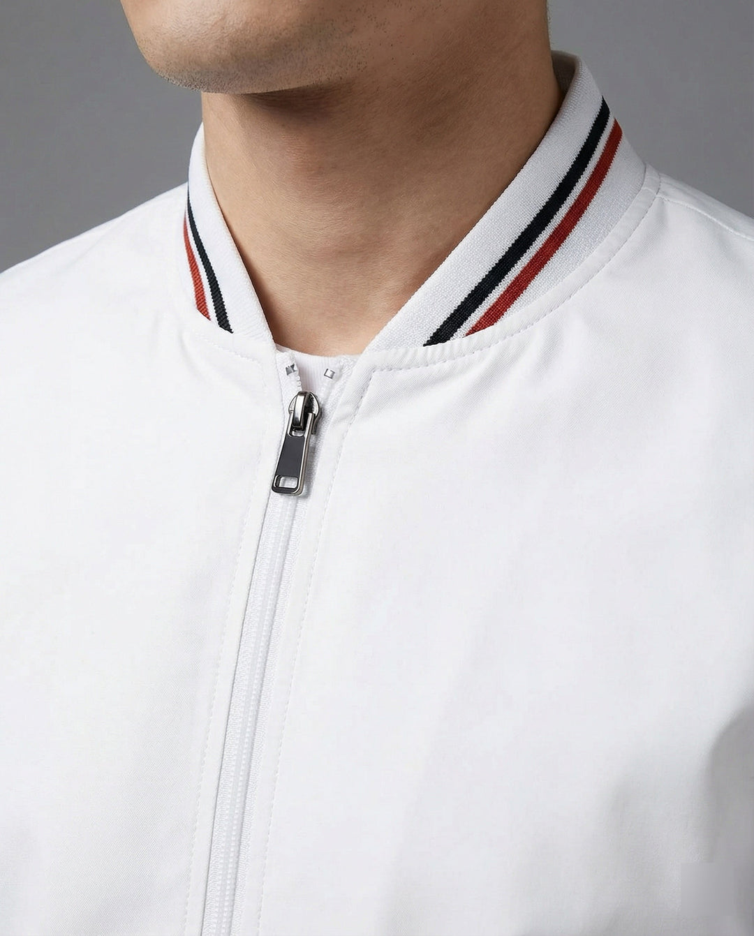 Lightweight men's water-repellent jacket featuring a stand-up collar. A versatile casual outerwear choice.