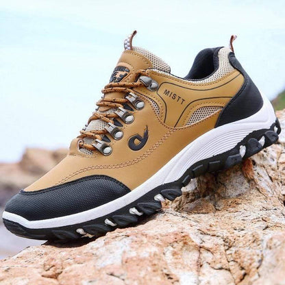 Casual men's vulcanized trekking shoes in a forest setting, waterproof, lace-up, for outdoor adventure
