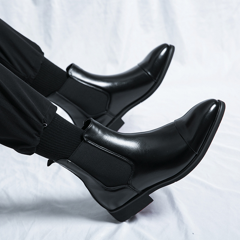 Men's fashionable Windsor brown Chelsea boots, easy slip-on style.