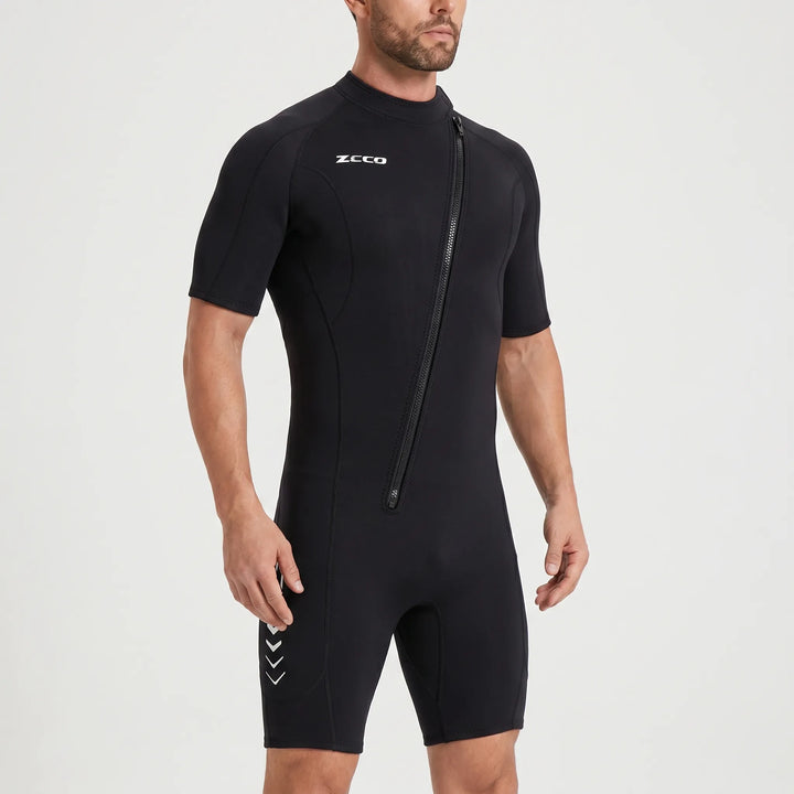 Unisex 3mm shorty wetsuit, comfortable and flexible for all water sports: surfing, swimming, diving.