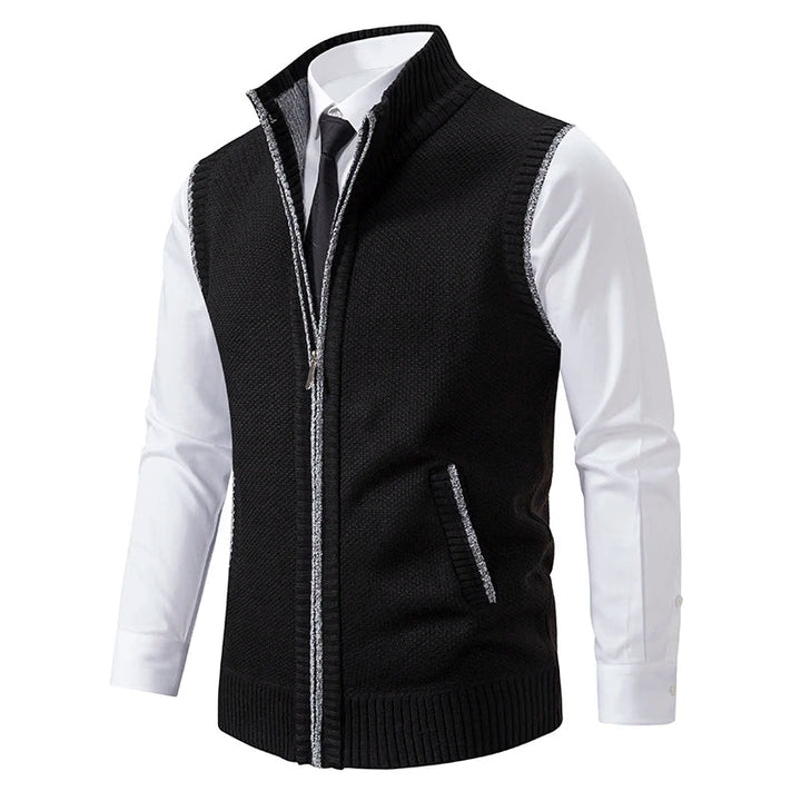 Premium men's wool blend vest, full-zip design. Showcases a distinctive plaid lining.
