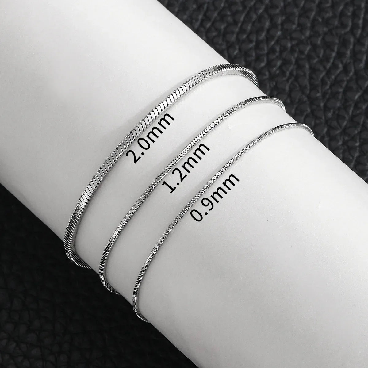 Stylish stainless steel chain bracelet for men & women, a durable minimalist accessory for any outfit.