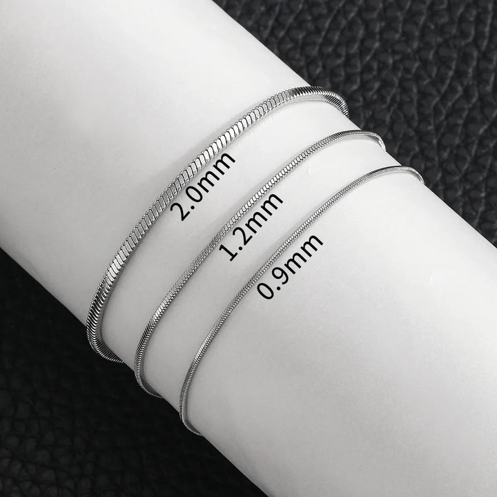 Stylish stainless steel chain bracelet for men & women, a durable minimalist accessory for any outfit.