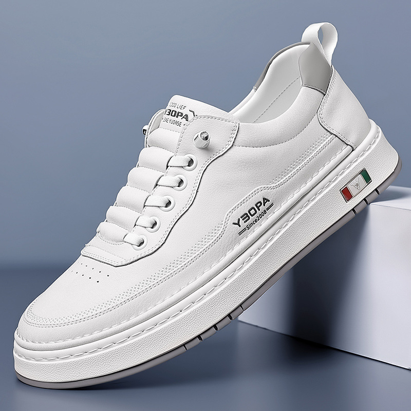 Padded sole detail on men's comfort sneakers, ideal for everyday walking and support.