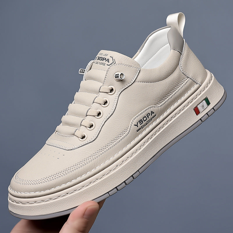 Detail of the padded sole on men's comfort shoes, ensuring all-day support.