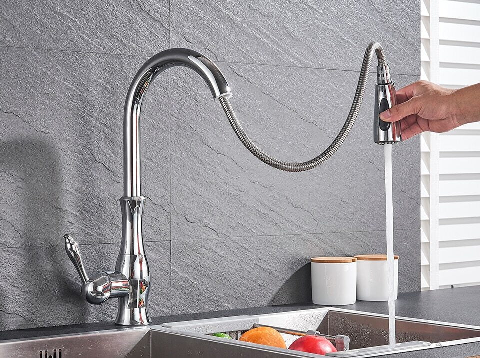 Polished chromium FlexFlow retractable tap. A versatile pull-out kitchen faucet for daily use.