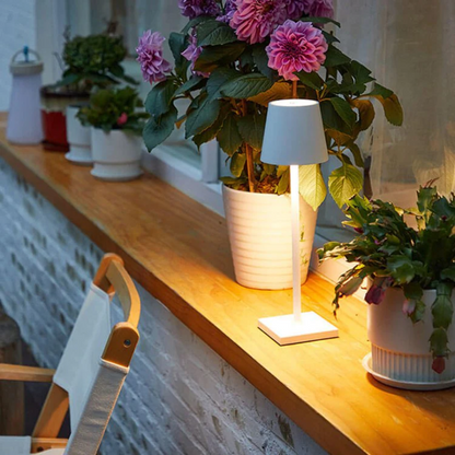 Ambiance LED lamp, wireless, rechargeable, & touch-controlled for modern homes.