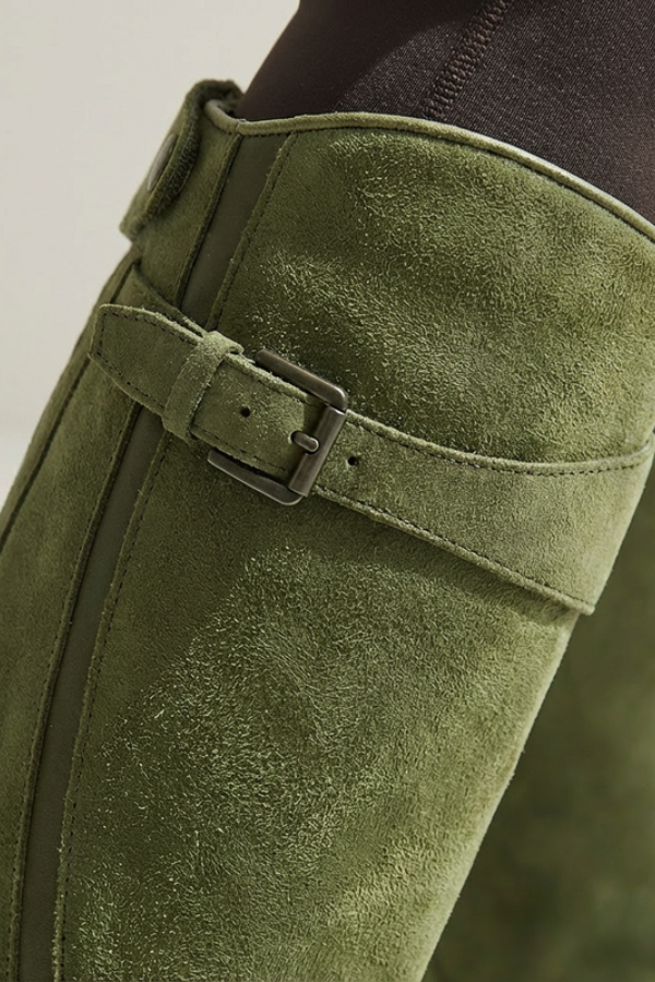 Chic women's knee-high boots, a modern fit and stable sole combine for stylish, comfortable urban shoes.