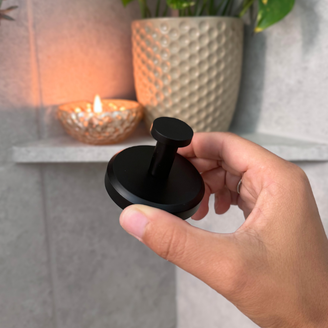 Multi-purpose Instant Grip Suction Hooks for hanging various items, perfect for any wall.
