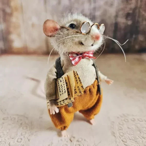 Needle felted mouse DIY craft kit for beginners. Includes wool, needles, instructions. Perfect holiday home decor.