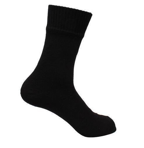 Trekking gear: Black waterproof socks, ideal for hiking and ski sports.