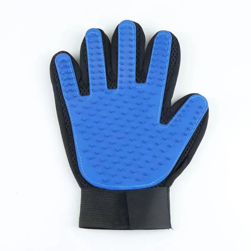 Easy-to-clean pet grooming glove, rinse to remove collected dog & cat hair. Essential animal care tool.