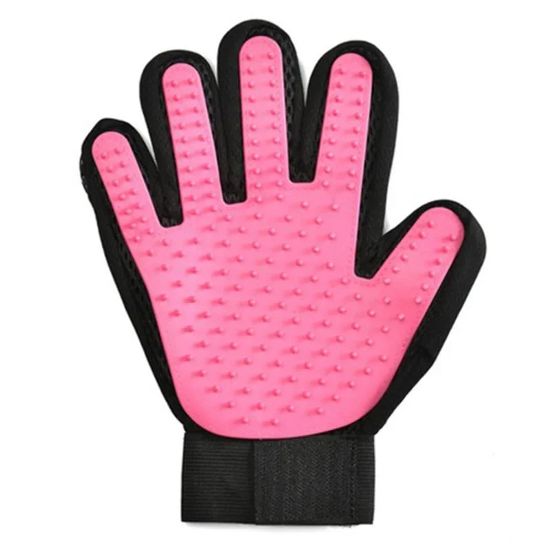 Innovative pet grooming tool: a universal glove designed to make deshedding and cleaning your dog or cat simple.