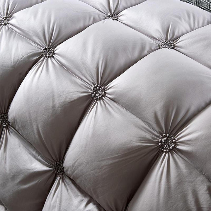 Experience superior warmth & comfort with this PlumeLux goose down duvet for luxurious sleep.