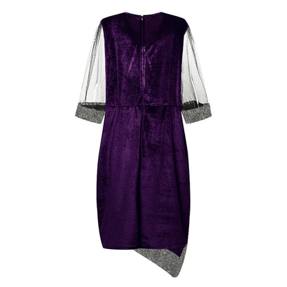 Sparkly plus-size party dress. Comfortable and elegant women's fall fashion with glamorous details.