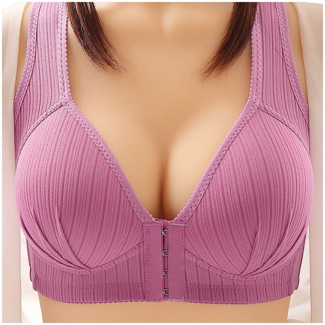 Women's full-figure front-closure push-up bra, designed for easy wear and excellent support. Plus-size lingerie.