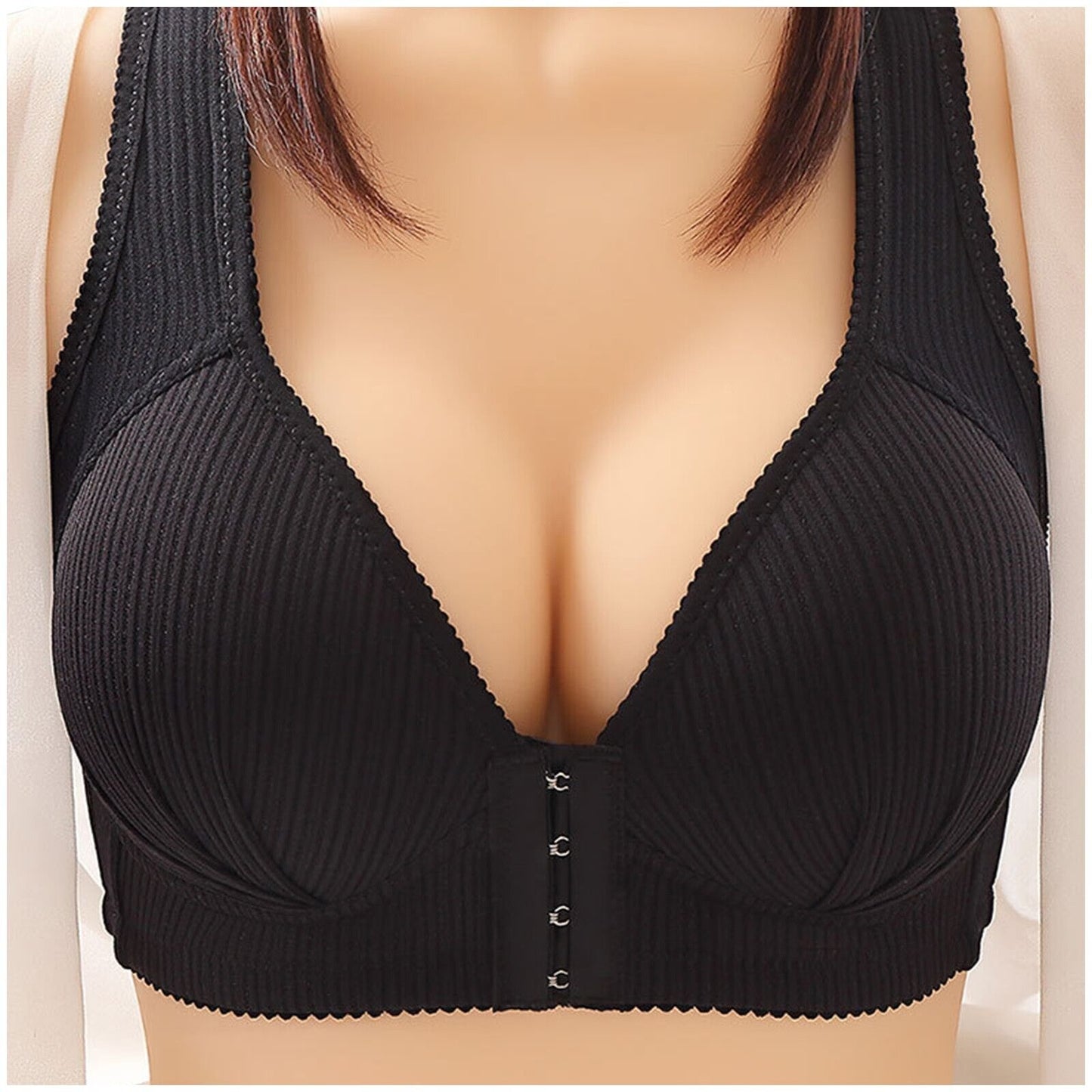 Easy-to-wear plus-size front-closure bra, a comfortable push-up style for women's everyday support.