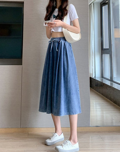 Chic women's plus-size denim wide-leg skirt-pants. High-waist design offers comfort and classic style.