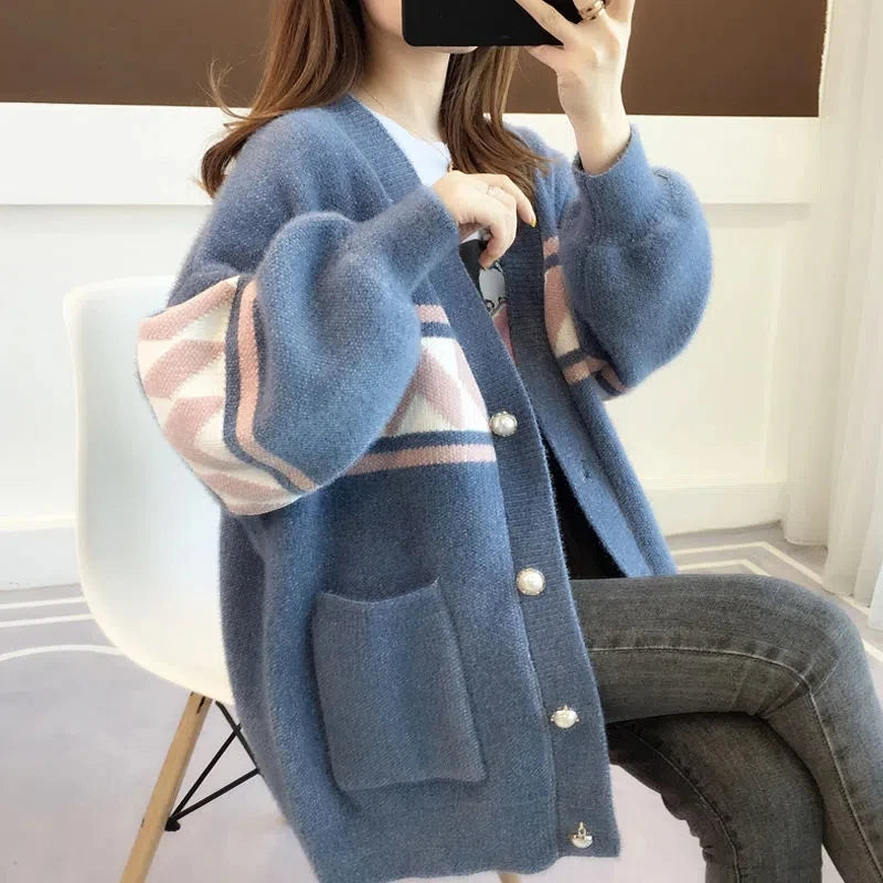 Stylish women's oversized sweater, plus size, cozy knit, great for fall fashion.