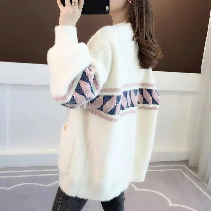 All-season plus size cozy top for women, loose fit, casual wear, comfortable and chic.