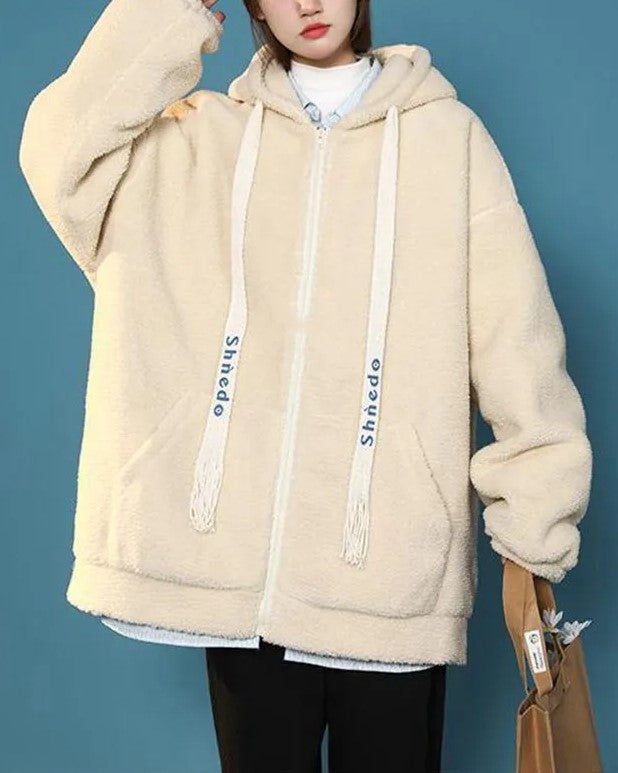 Stylish plus size women's fleece jacket, full zip design, providing cozy warmth for fall/winter.