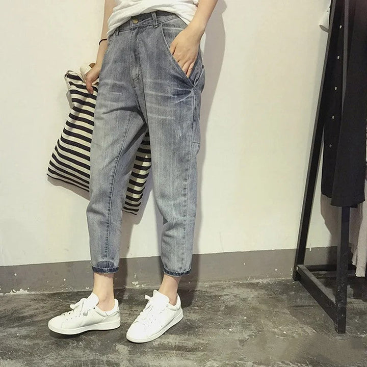 All-year women's plus size stretch jeans, ideal for a comfortable curvy fit and versatile everyday style.
