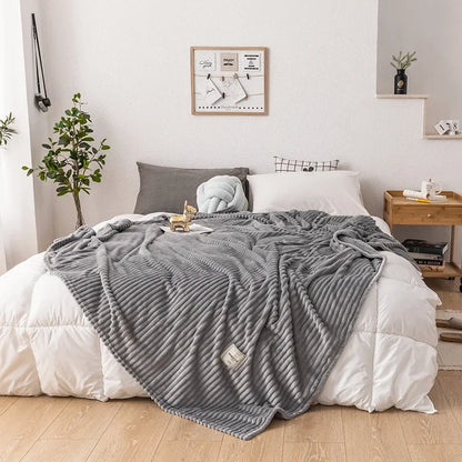 Plush flannel blanket: super soft, cozy autumn throw in a solid color for warm home and bedroom comfort.