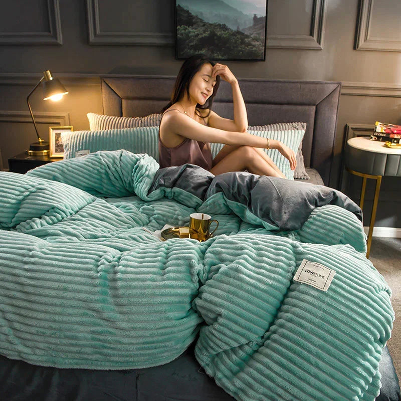 Soft, warm fleece duvet cover, velvety texture for luxurious and comfortable bedding.