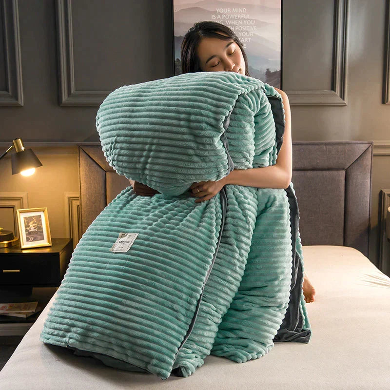 Luxurious fleece quilt cover with a velvety texture for a cozy, warm bedroom.