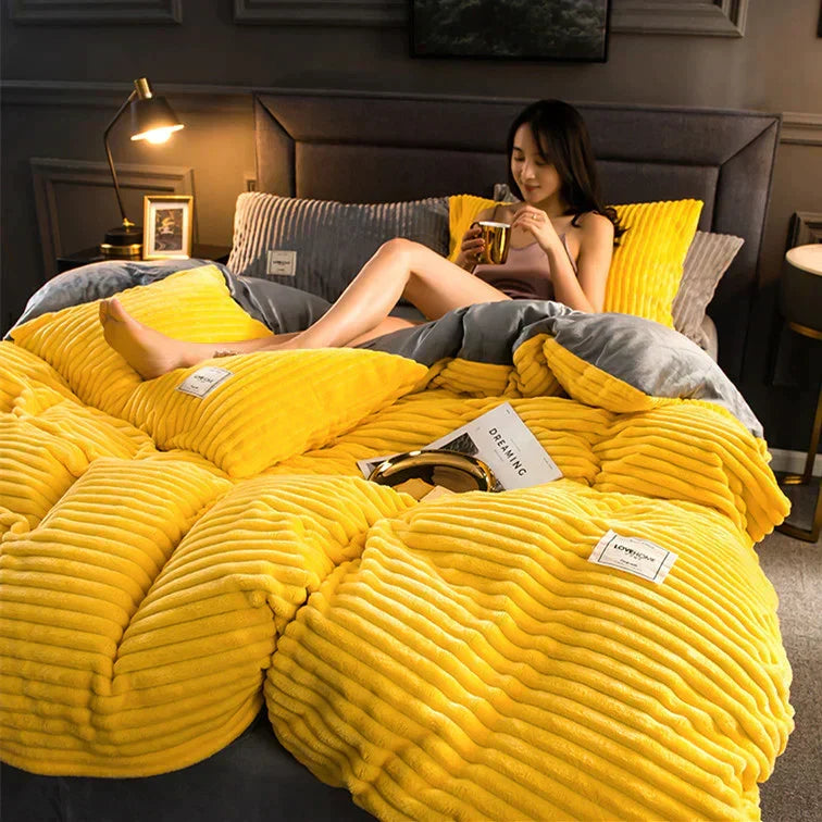 Ultimate comfort: Velvety fleece duvet cover, soft and warm for perfect bedding.